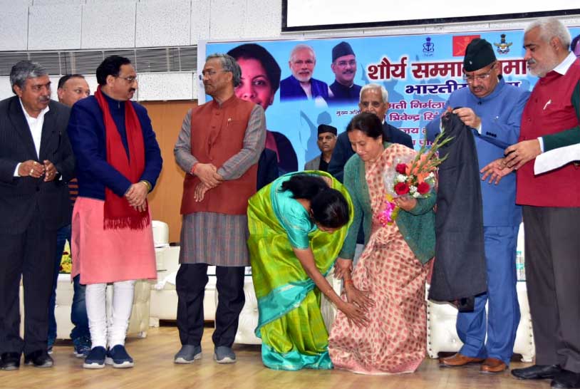 defence minister nirmala sitaraman honors martyr families uttarakhand